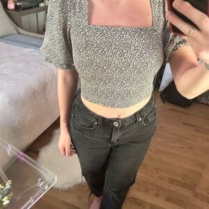 Cute, open back, black dotted top